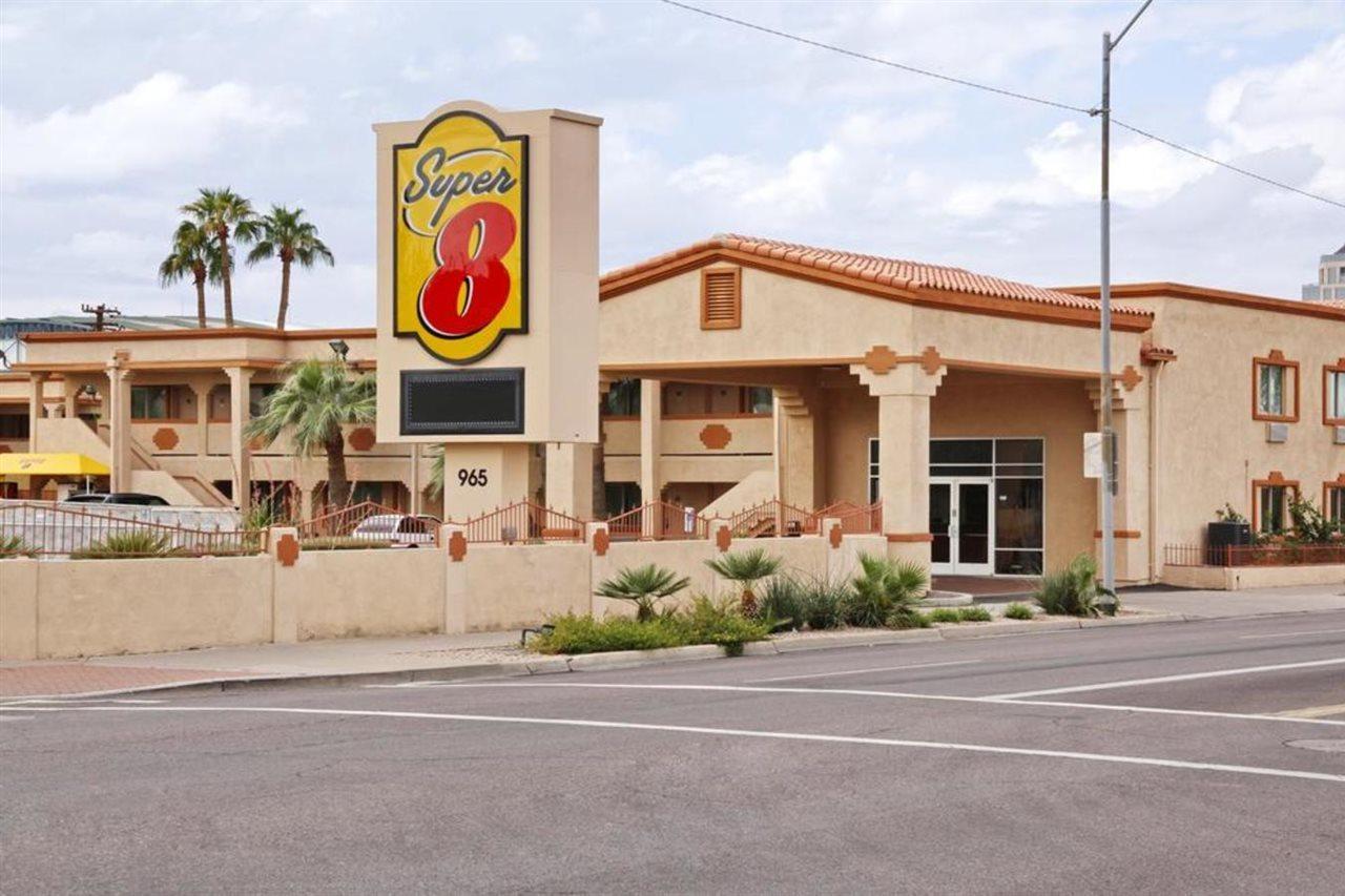 Super 8 By Wyndham Phoenix Downtown Exterior photo