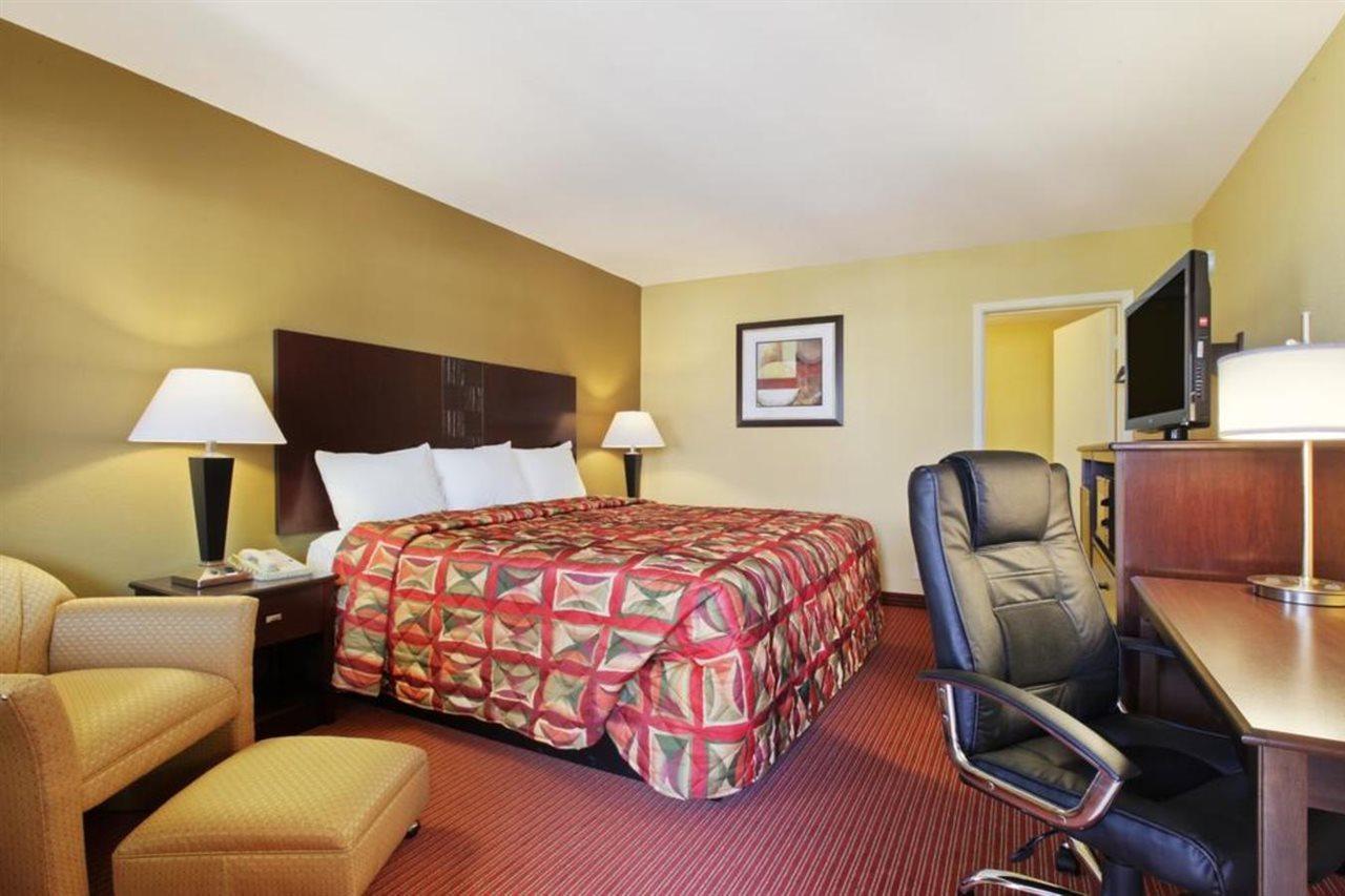 Super 8 By Wyndham Phoenix Downtown Room photo