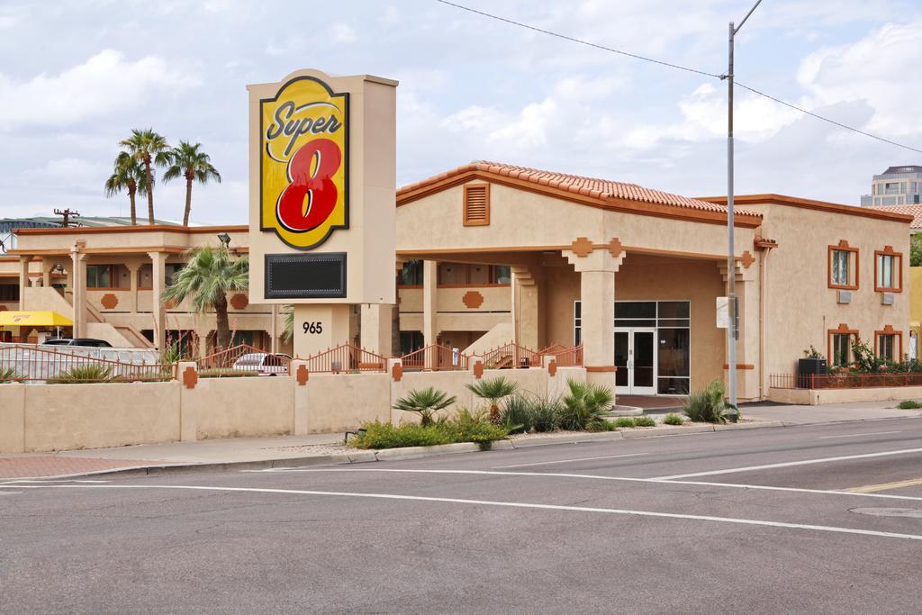 Super 8 By Wyndham Phoenix Downtown Exterior photo